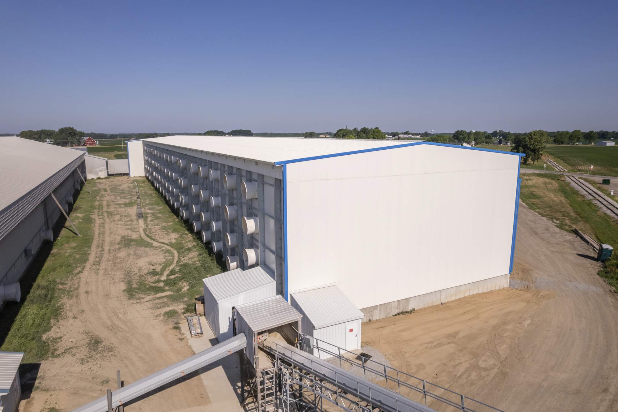 Photo inspiration: Multi Level Cage Free Aviary Layer Building Photo Inspiration